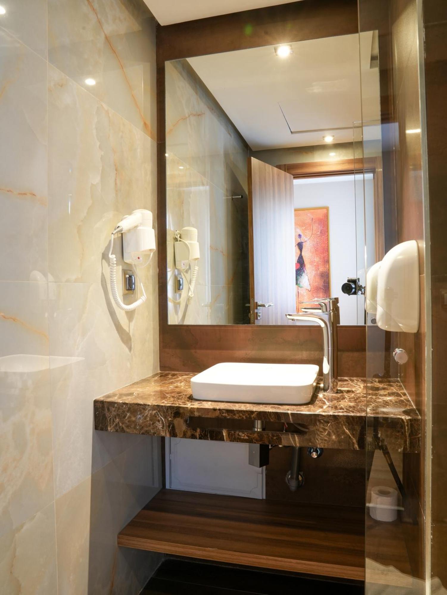 רבאט First Suites Hotel מראה חיצוני תמונה
