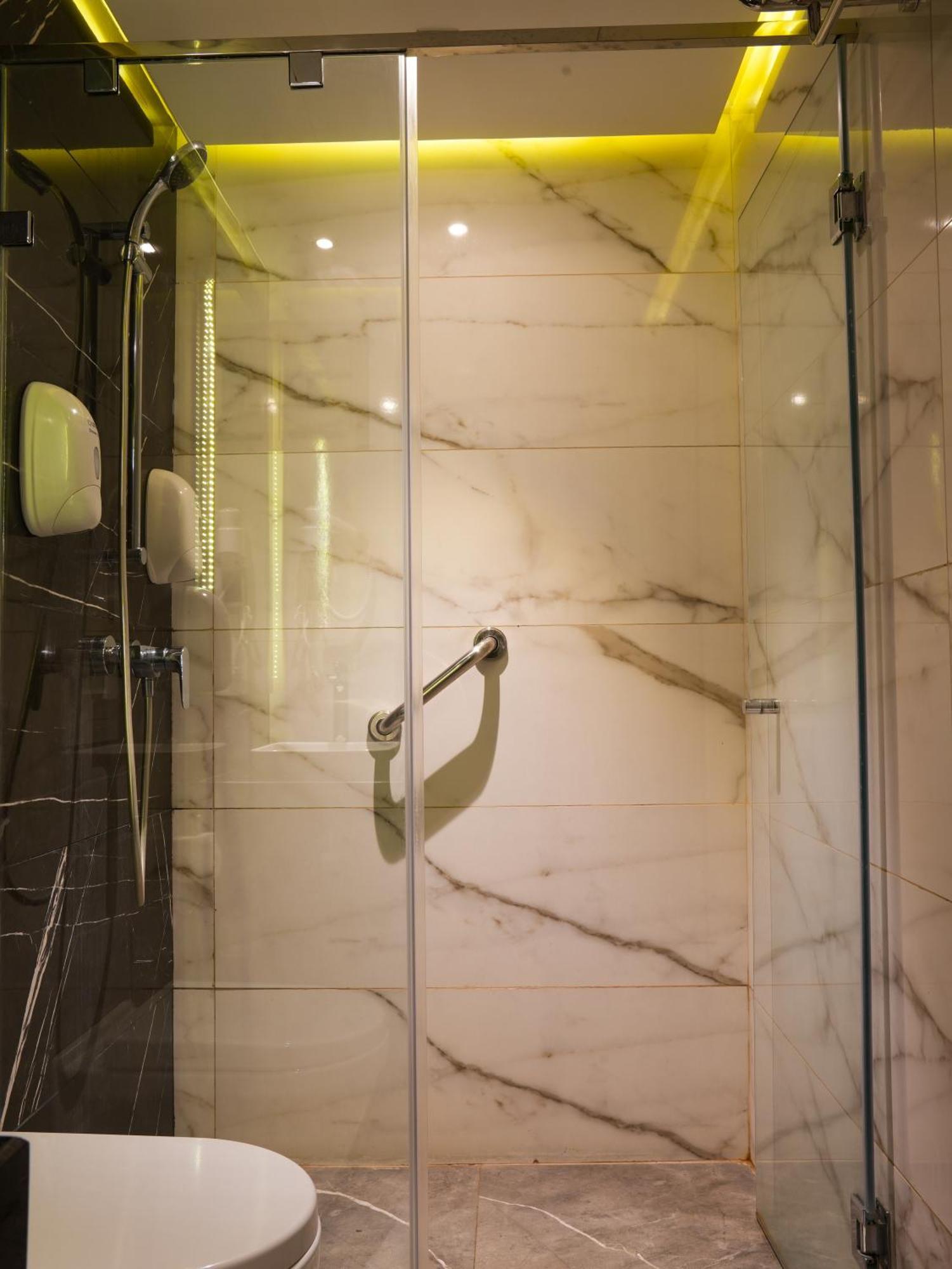 רבאט First Suites Hotel מראה חיצוני תמונה