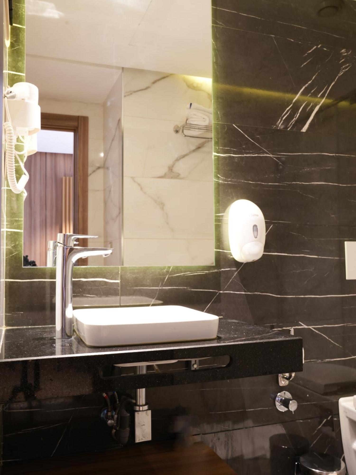 רבאט First Suites Hotel מראה חיצוני תמונה